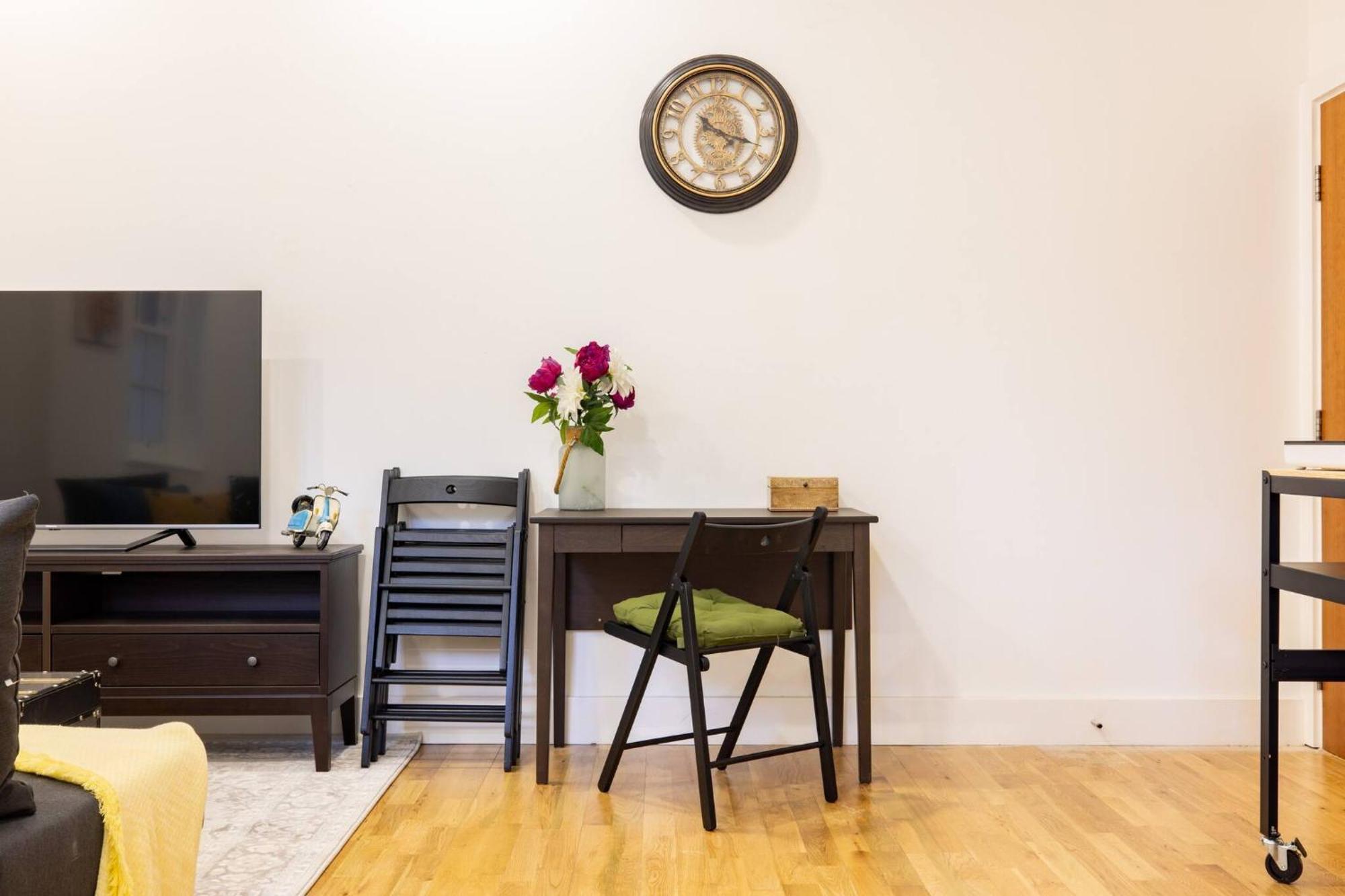 Wild Roses Serviced - Angel Apartament *