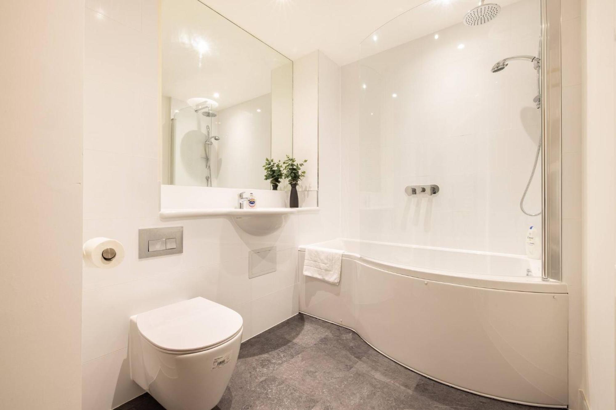 Wild Roses Serviced - Angel Apartament