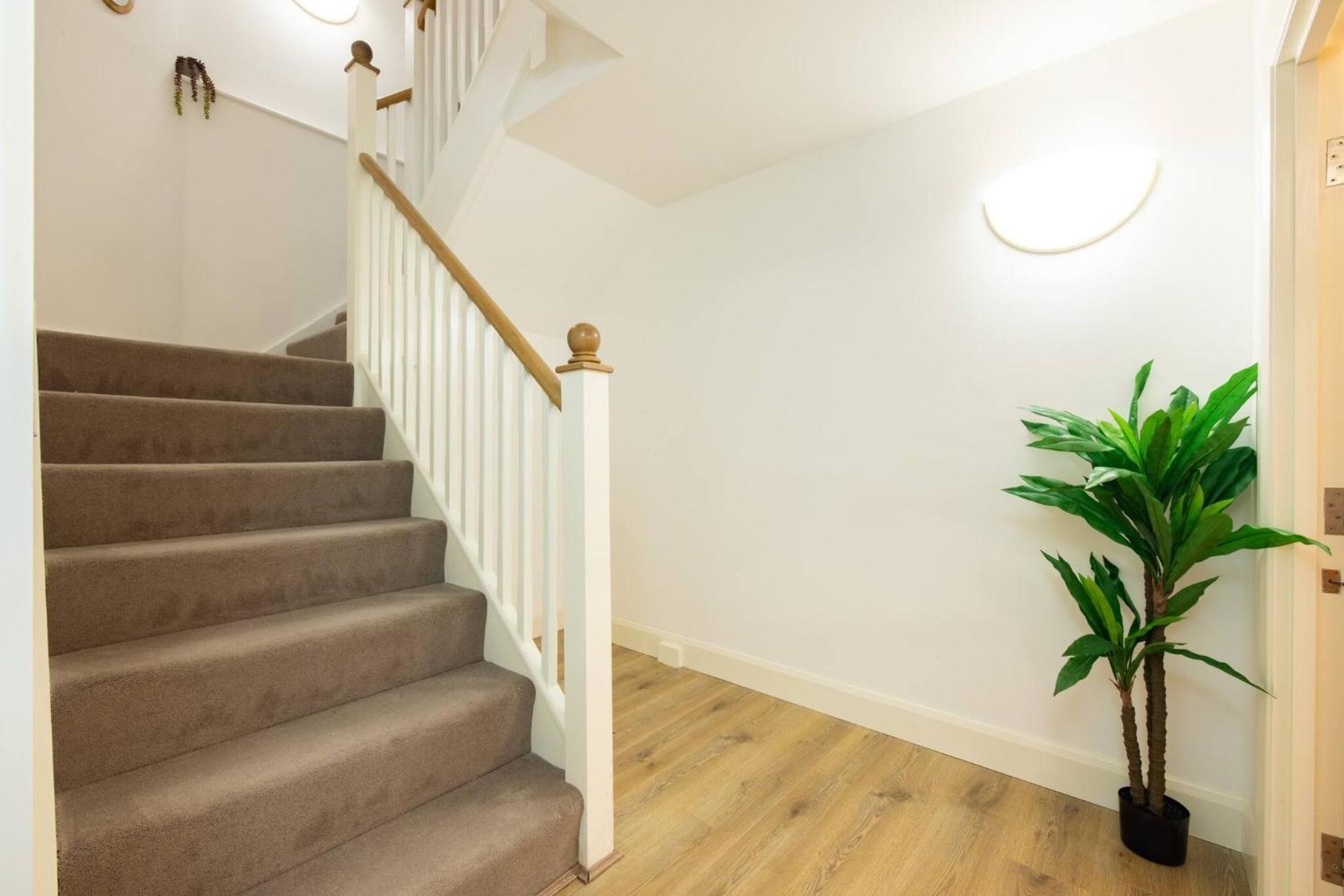 Wild Roses Serviced - Angel Apartament *